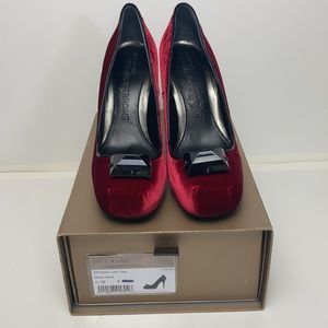 Te Casan Diana Red Velvet pumps